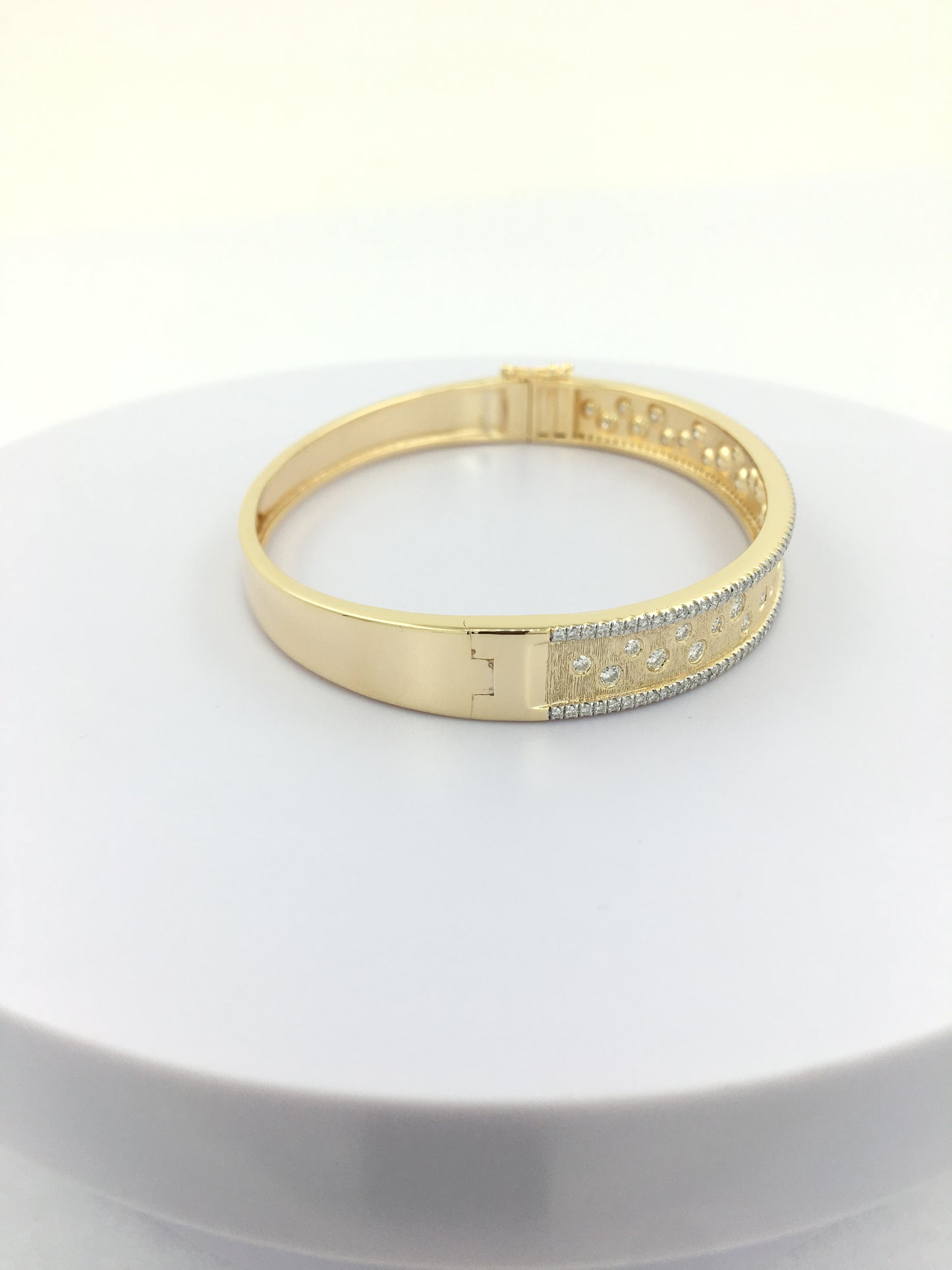 Elegant 1 3/5CTW Bangle Bracelet in 14K Gold-Plated Silver | Designer Partywear Bracelet | Moissanite & Lab Grown Diamond | Gift for Women